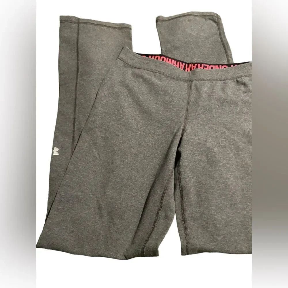 Under Armour size medium grey workout pants excellent condition